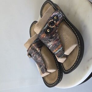 Alegria Metallic Multi Color Leather Toe-Post Sandals with Gold Accent Size 37